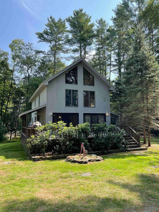 Wooded landscape around Lofty Cabin